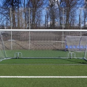 Ворота футбольные мобильные с колесами 7,32х2,44 м - арт. SpW-AG-732-4. Рама ворот выполнена из овального алюминиевого профиля 100х120мм.